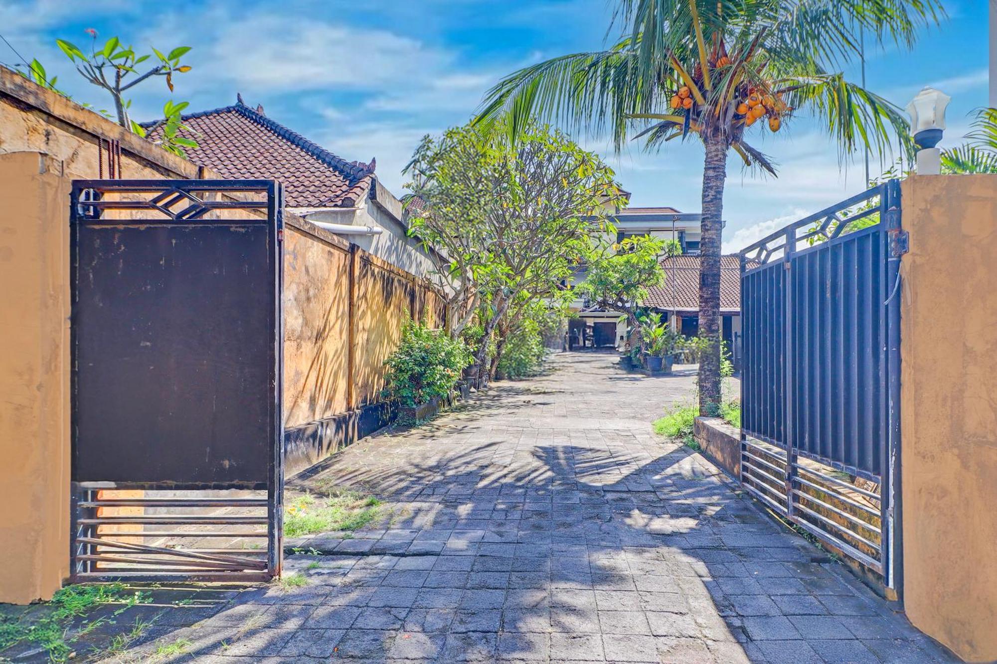 Collection O Bali Near Kedonanan Beach Formerly New Asta Graha Homestay Jimbaran (Bali) Exterior photo
